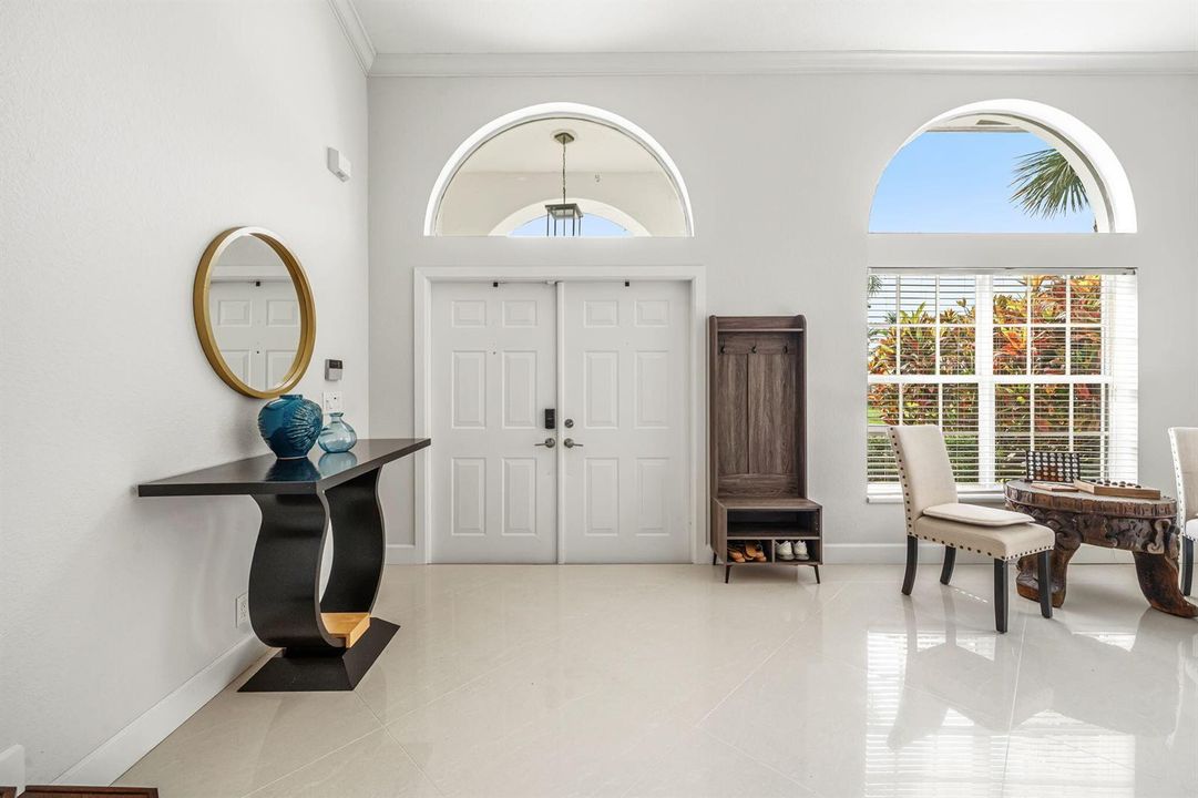 Foyer/Living Room