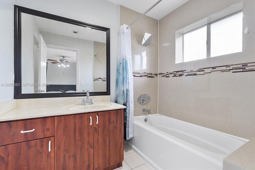 En Venta: $460,000 (2 camas, 2 baños, 1313 Pies cuadrados)