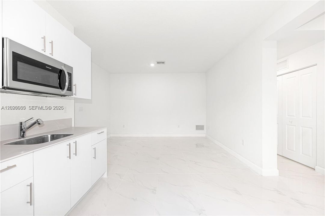 For Rent: $2,200 (2 beds, 1 baths, 3150 Square Feet)