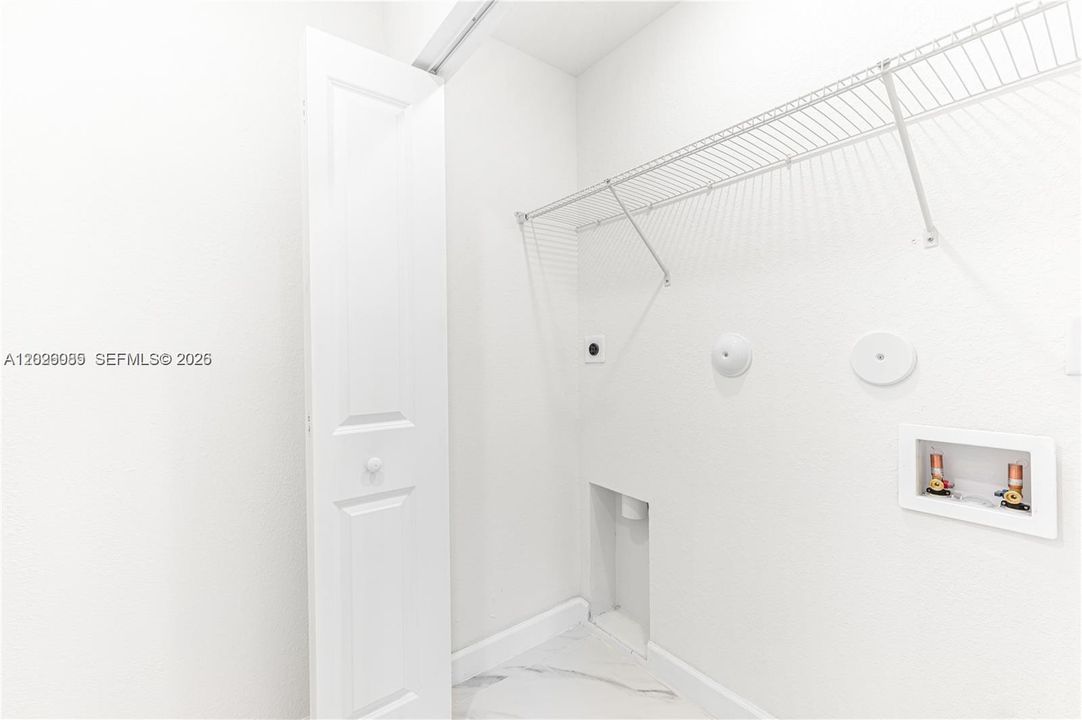 For Rent: $2,200 (2 beds, 1 baths, 3150 Square Feet)