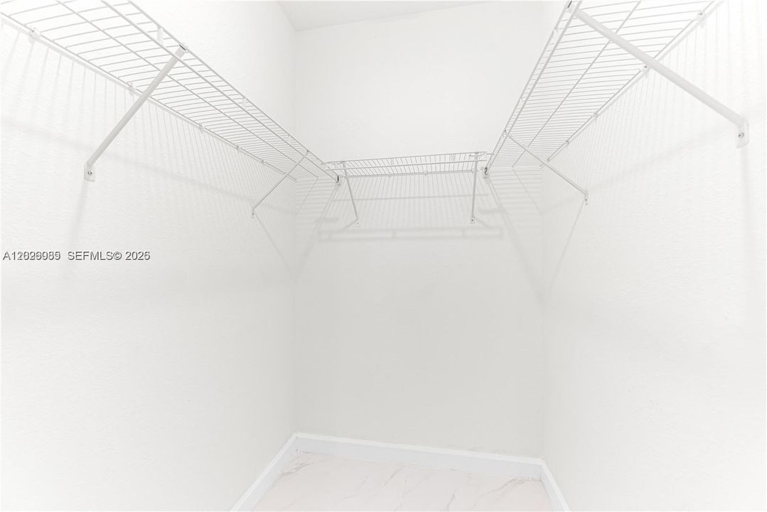 For Rent: $2,200 (2 beds, 1 baths, 3150 Square Feet)