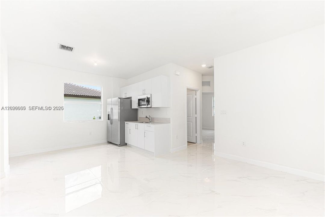 For Rent: $2,200 (2 beds, 1 baths, 3150 Square Feet)