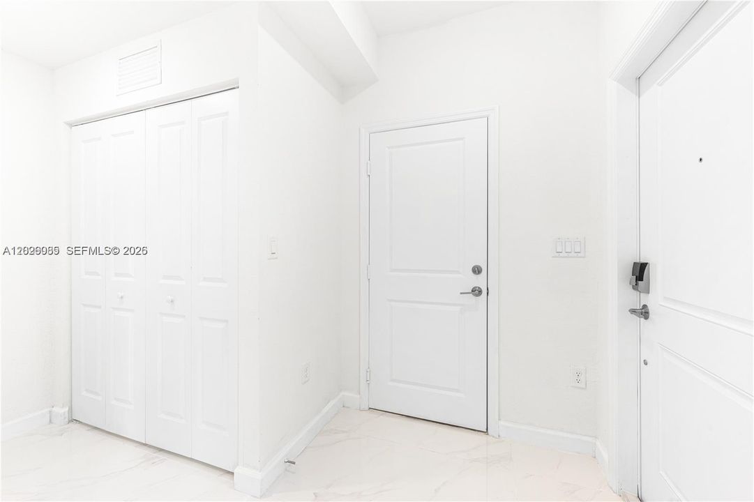 For Rent: $2,200 (2 beds, 1 baths, 3150 Square Feet)