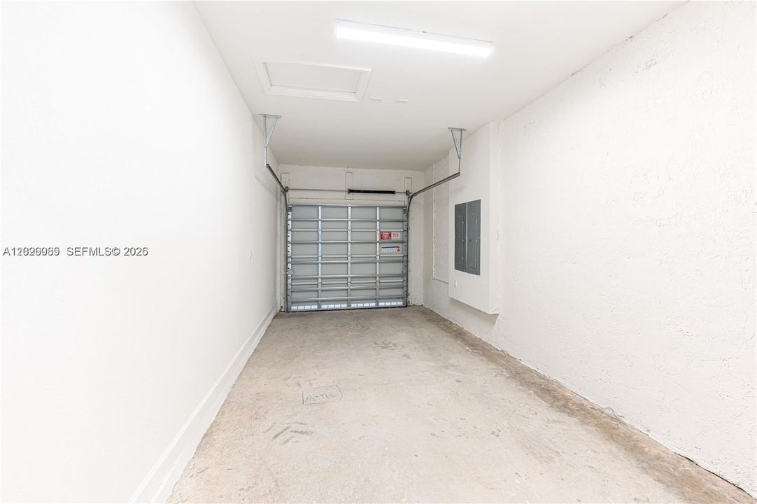 For Rent: $2,200 (2 beds, 1 baths, 3150 Square Feet)