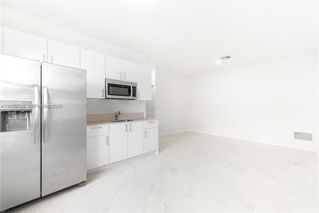 For Rent: $2,200 (2 beds, 1 baths, 3150 Square Feet)