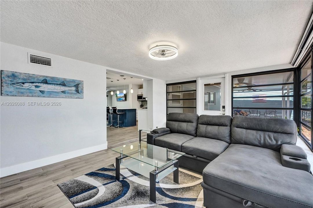 For Rent: $6,999 (3 beds, 2 baths, 1481 Square Feet)