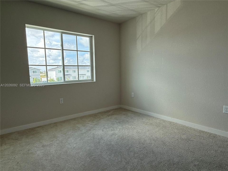 For Rent: $2,300 (3 beds, 3 baths, 1425 Square Feet)