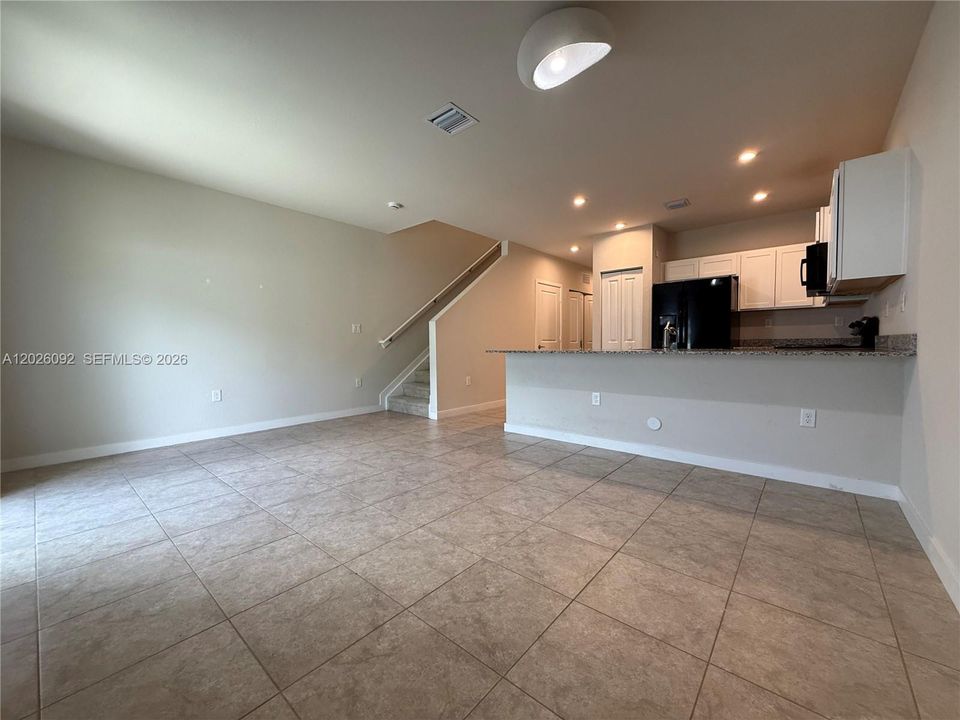 For Rent: $2,300 (3 beds, 3 baths, 1425 Square Feet)
