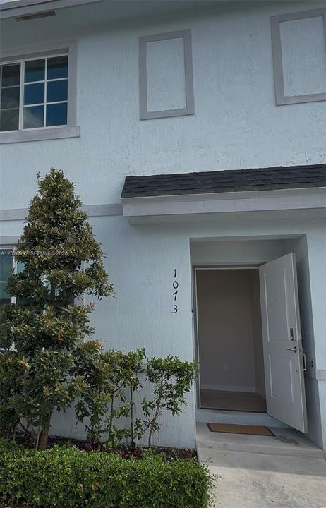 For Rent: $2,300 (3 beds, 3 baths, 1425 Square Feet)