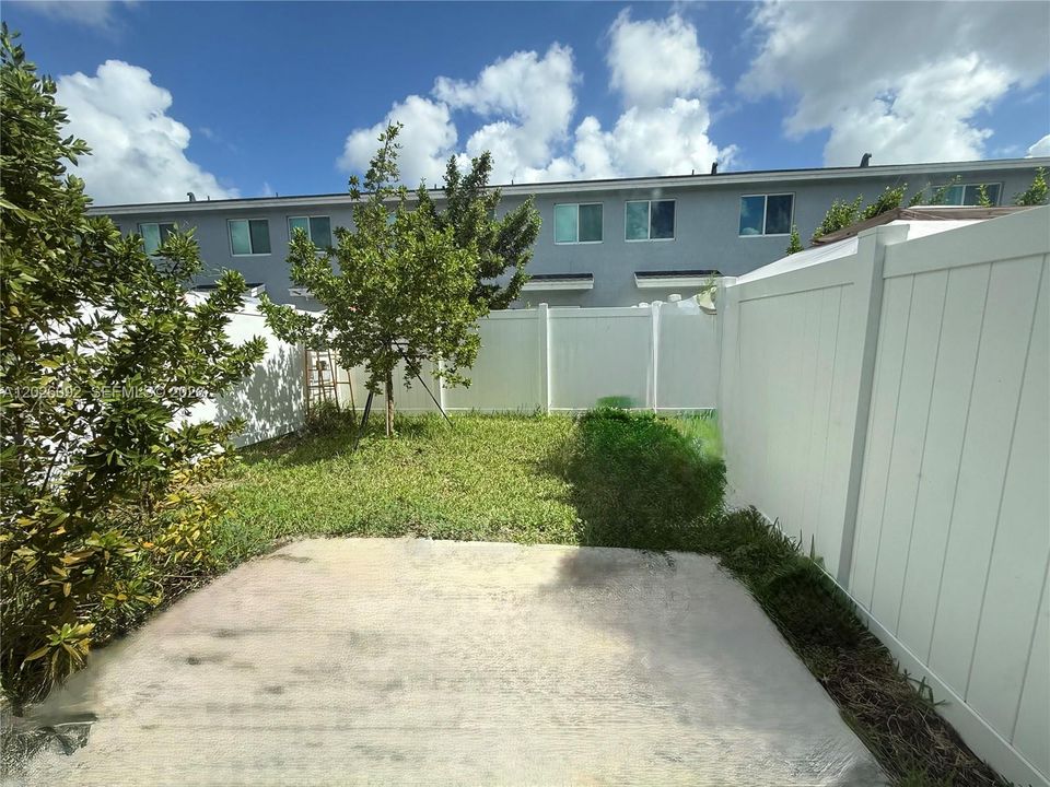 For Rent: $2,300 (3 beds, 3 baths, 1425 Square Feet)
