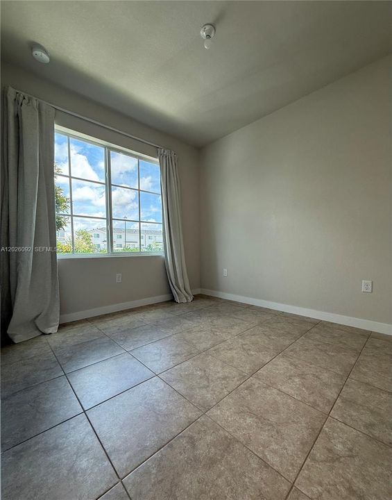 For Rent: $2,300 (3 beds, 3 baths, 1425 Square Feet)