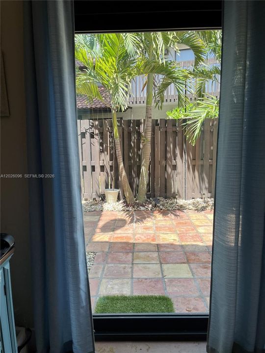 For Sale: $385,000 (2 beds, 2 baths, 1010 Square Feet)