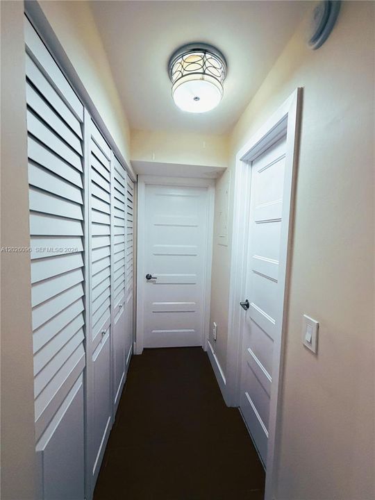 For Sale: $385,000 (2 beds, 2 baths, 1010 Square Feet)