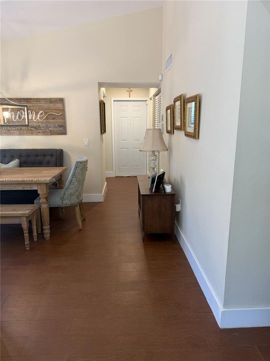 For Sale: $385,000 (2 beds, 2 baths, 1010 Square Feet)