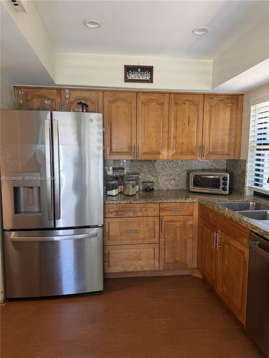 For Sale: $385,000 (2 beds, 2 baths, 1010 Square Feet)