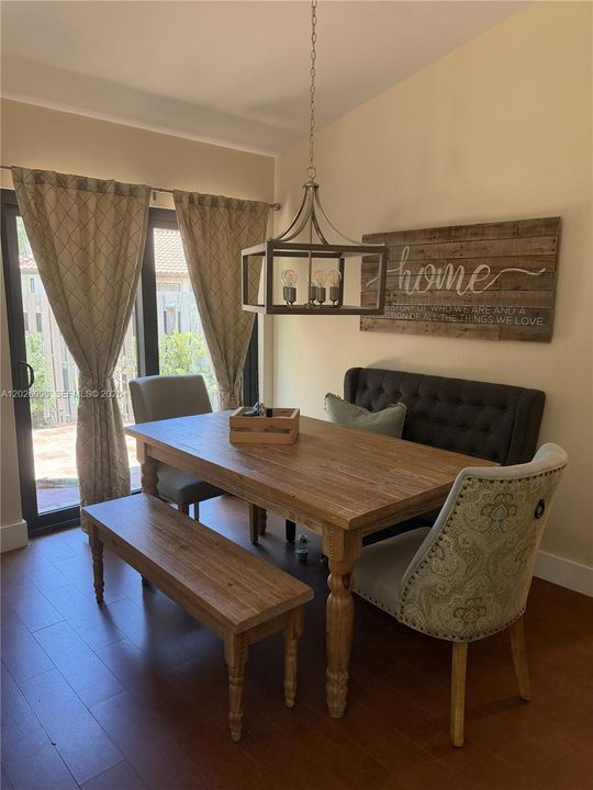 For Sale: $385,000 (2 beds, 2 baths, 1010 Square Feet)