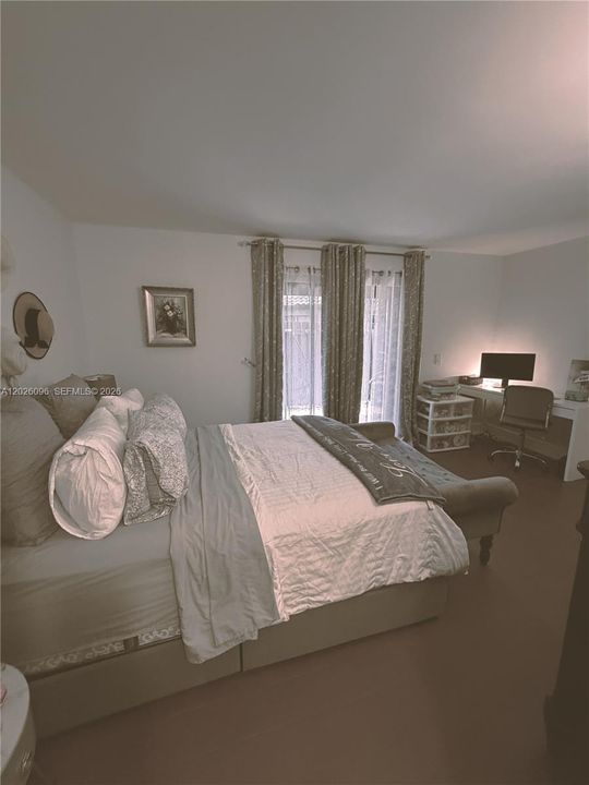 For Sale: $385,000 (2 beds, 2 baths, 1010 Square Feet)