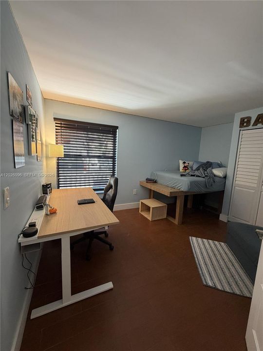 For Sale: $385,000 (2 beds, 2 baths, 1010 Square Feet)