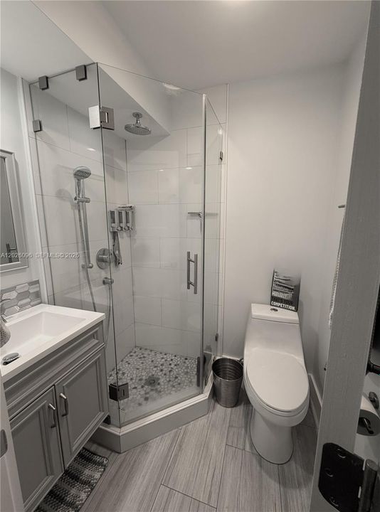 For Sale: $385,000 (2 beds, 2 baths, 1010 Square Feet)