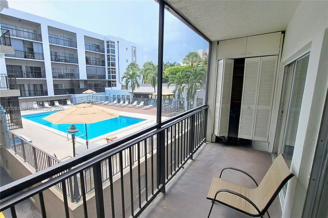 For Sale: $418,000 (2 beds, 2 baths, 754 Square Feet)