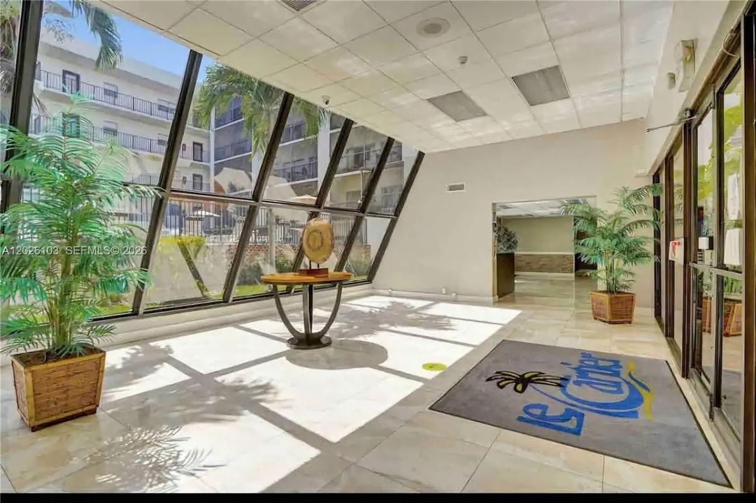For Sale: $418,000 (2 beds, 2 baths, 754 Square Feet)