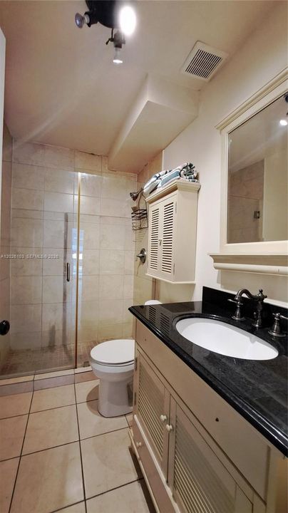 For Sale: $418,000 (2 beds, 2 baths, 754 Square Feet)