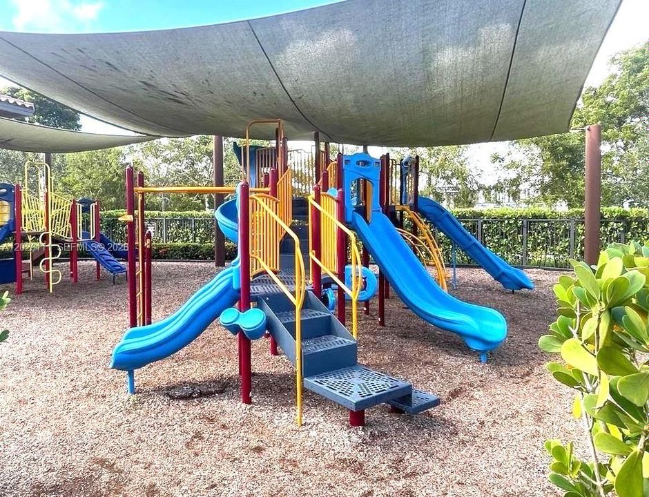 В аренду: $3,000 (2 спален, 2 ванн, 1088 Квадратных фут)