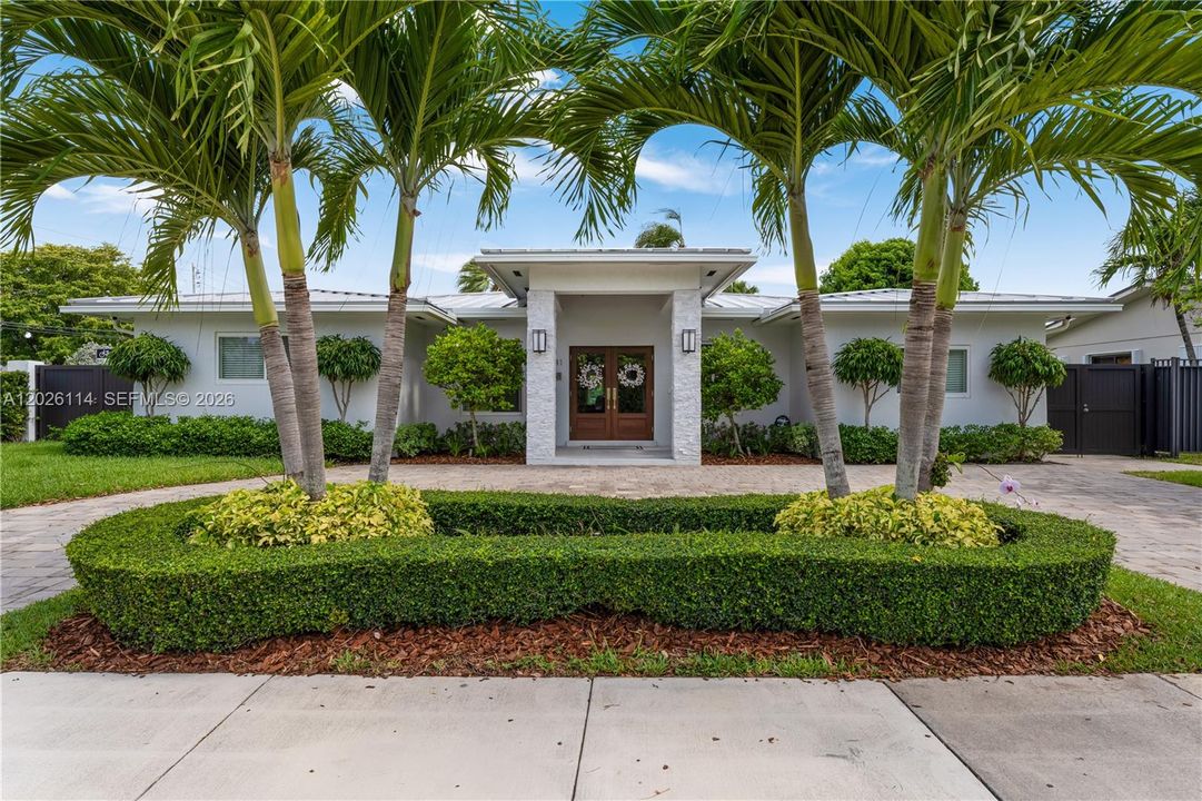 For Sale: $1,490,000 (4 beds, 2 baths, 2385 Square Feet)