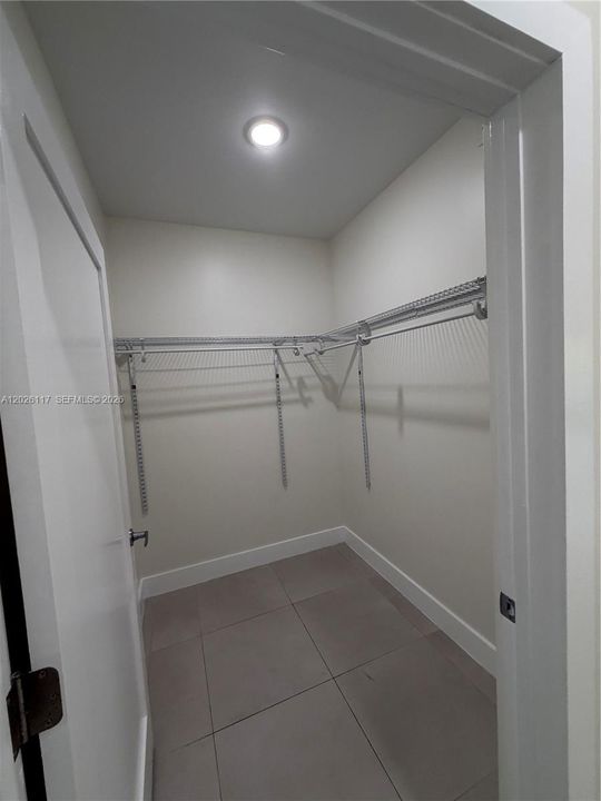 For Rent: $2,400 (2 beds, 2 baths, 14520 Square Feet)