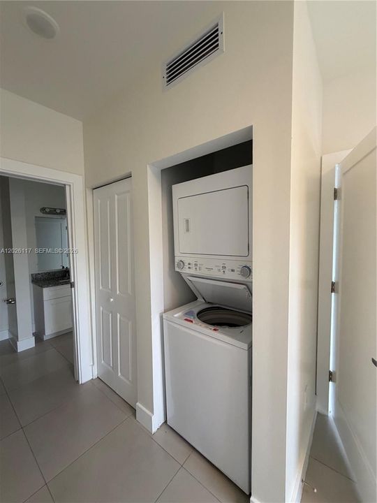 For Rent: $2,400 (2 beds, 2 baths, 14520 Square Feet)
