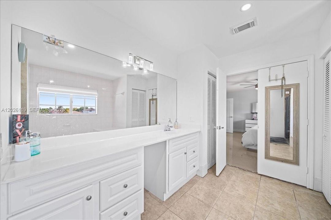 В аренду: $4,800 (4 спален, 3 ванн, 2473 Квадратных фут)