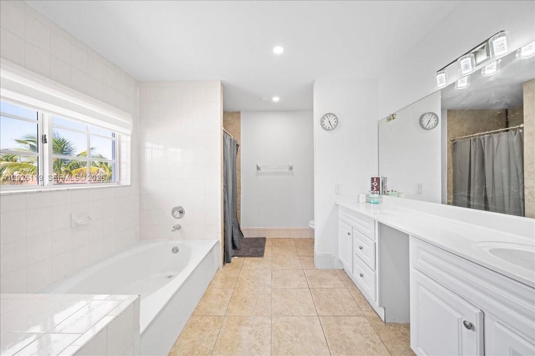 В аренду: $4,800 (4 спален, 3 ванн, 2473 Квадратных фут)