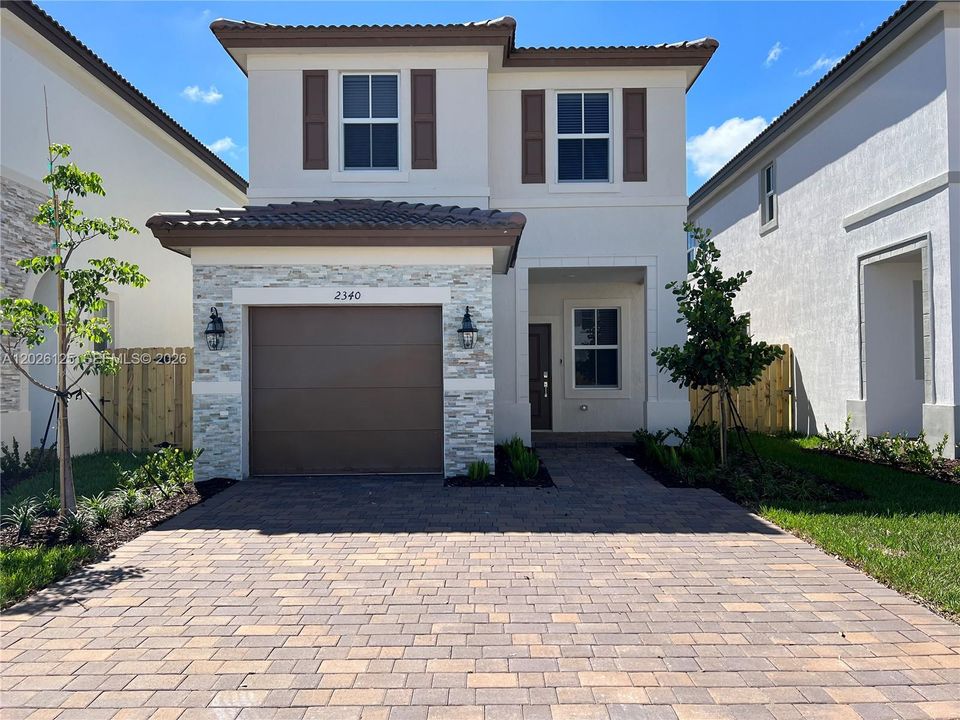 For Rent: $3,850 (4 beds, 2 baths, 1983 Square Feet)