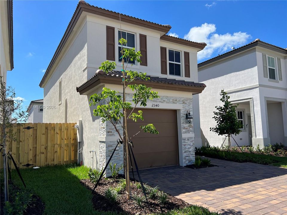 For Rent: $3,850 (4 beds, 2 baths, 1983 Square Feet)