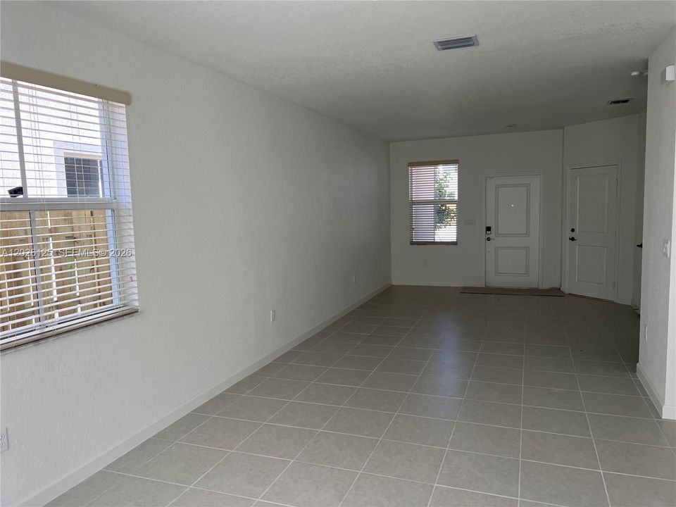 For Rent: $3,850 (4 beds, 2 baths, 1983 Square Feet)