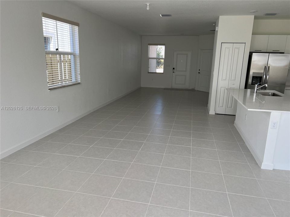 For Rent: $3,850 (4 beds, 2 baths, 1983 Square Feet)