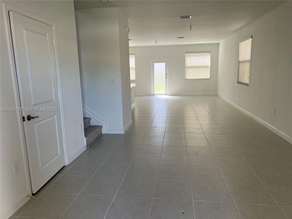 For Rent: $3,850 (4 beds, 2 baths, 1983 Square Feet)