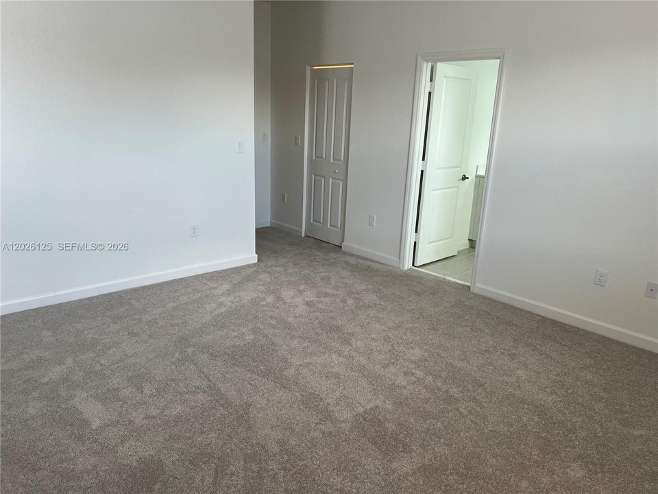 For Rent: $3,850 (4 beds, 2 baths, 1983 Square Feet)
