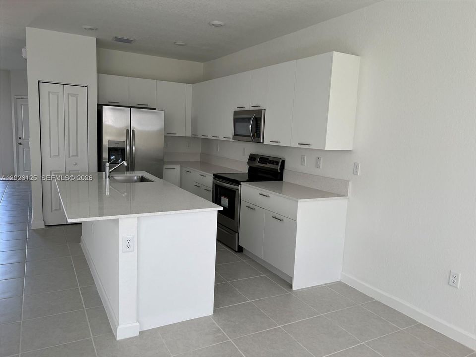 For Rent: $3,850 (4 beds, 2 baths, 1983 Square Feet)