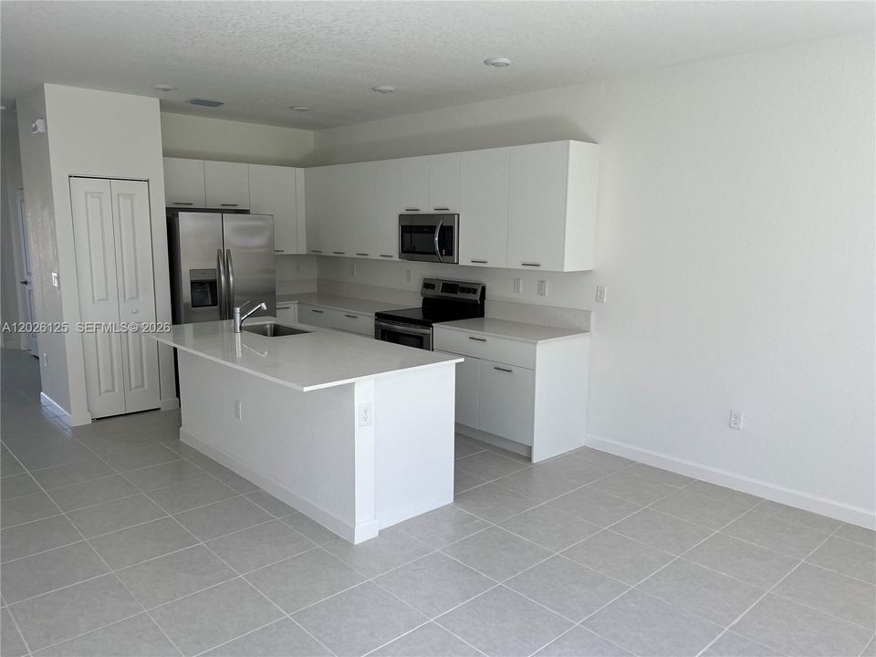 For Rent: $3,850 (4 beds, 2 baths, 1983 Square Feet)