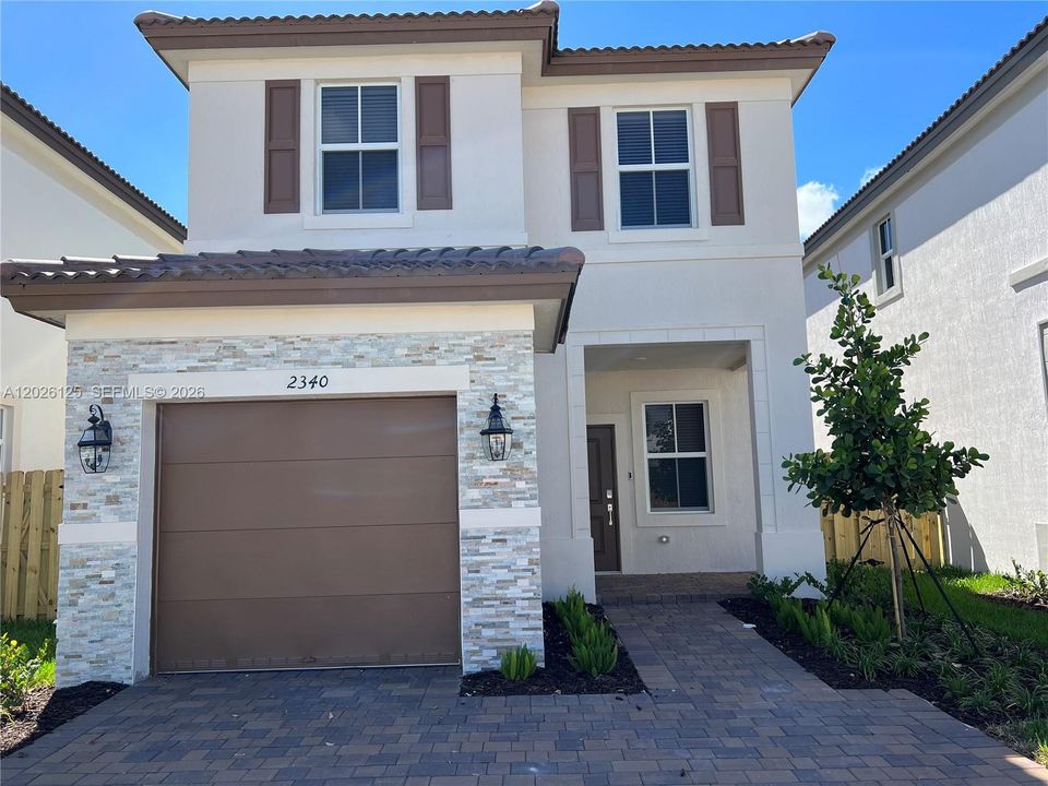 For Rent: $3,850 (4 beds, 2 baths, 1983 Square Feet)