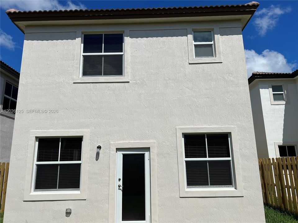For Rent: $3,850 (4 beds, 2 baths, 1983 Square Feet)