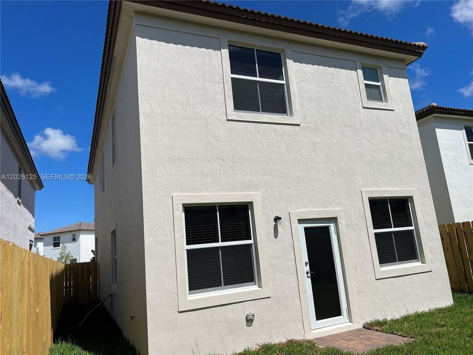 For Rent: $3,850 (4 beds, 2 baths, 1983 Square Feet)