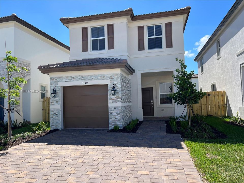 For Rent: $3,850 (4 beds, 2 baths, 1983 Square Feet)