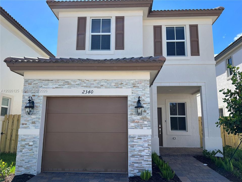 For Rent: $3,850 (4 beds, 2 baths, 1983 Square Feet)