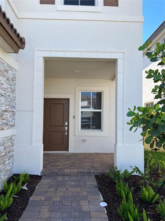 For Rent: $3,850 (4 beds, 2 baths, 1983 Square Feet)