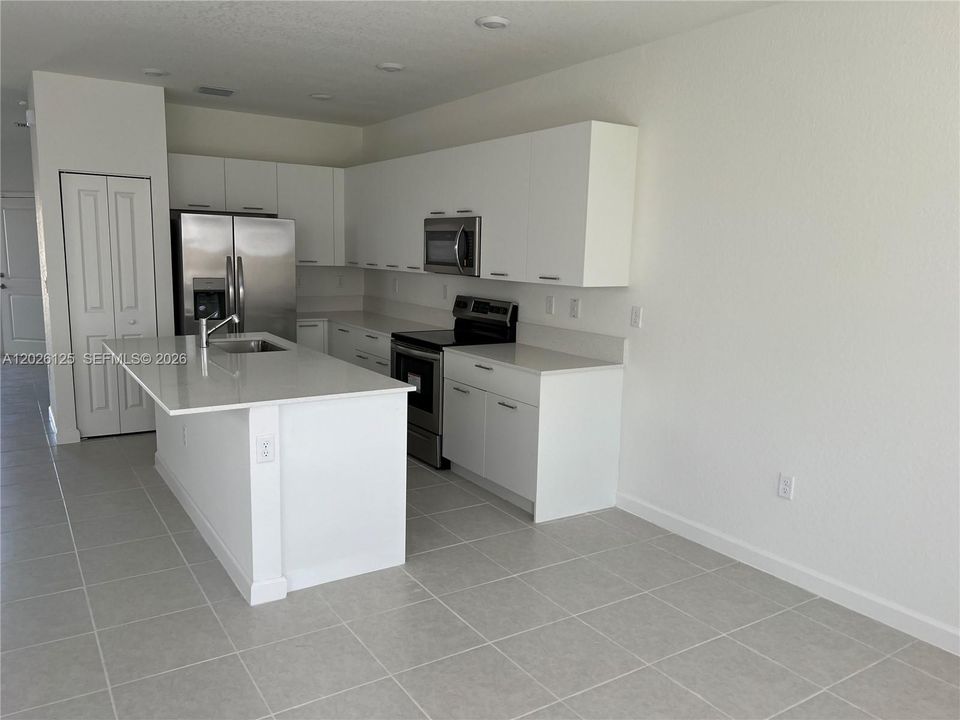 For Rent: $3,850 (4 beds, 2 baths, 1983 Square Feet)