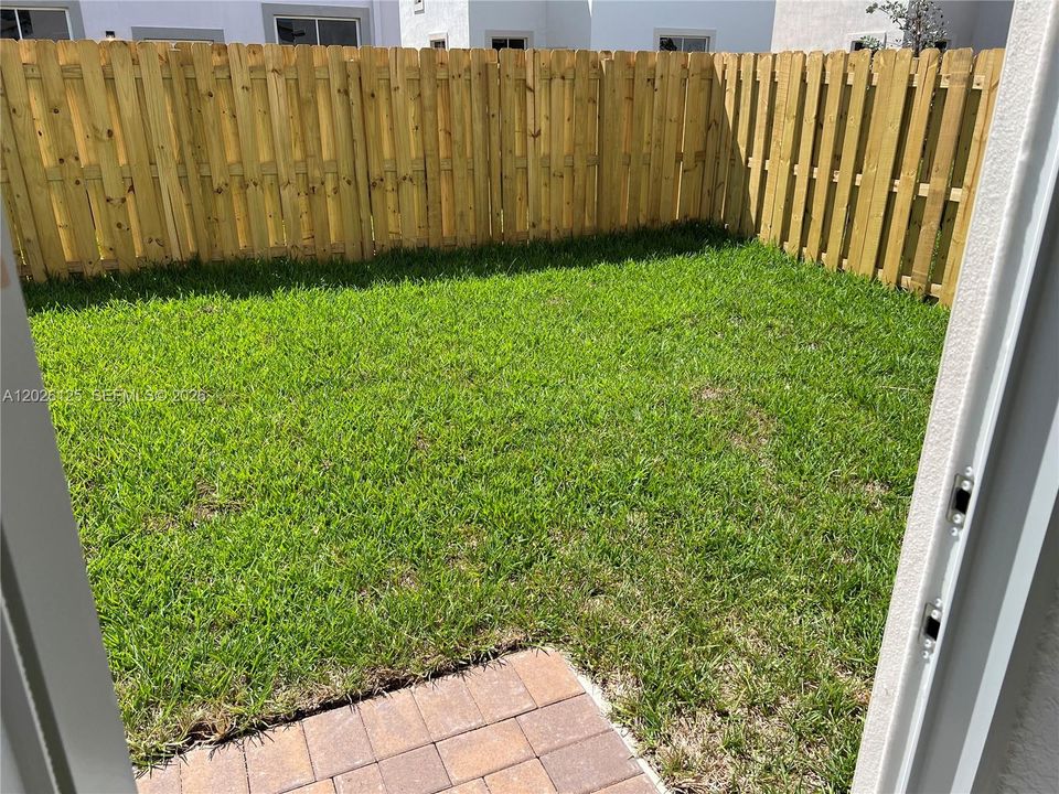For Rent: $3,850 (4 beds, 2 baths, 1983 Square Feet)