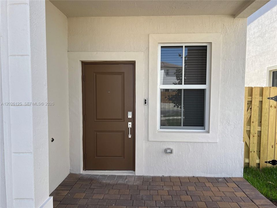 For Rent: $3,850 (4 beds, 2 baths, 1983 Square Feet)