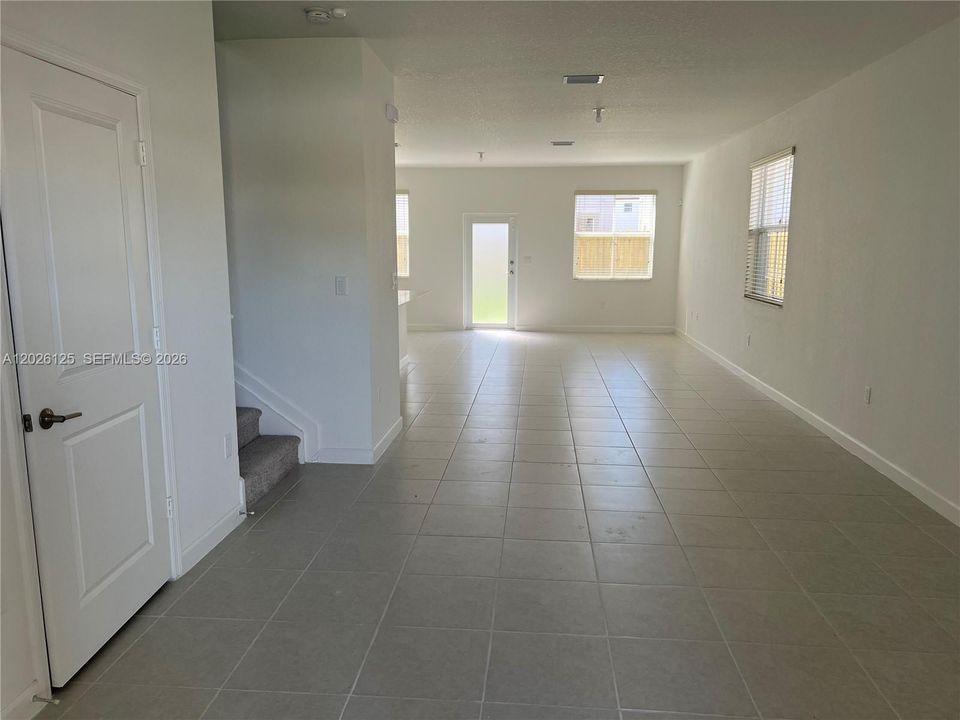 For Rent: $3,850 (4 beds, 2 baths, 1983 Square Feet)